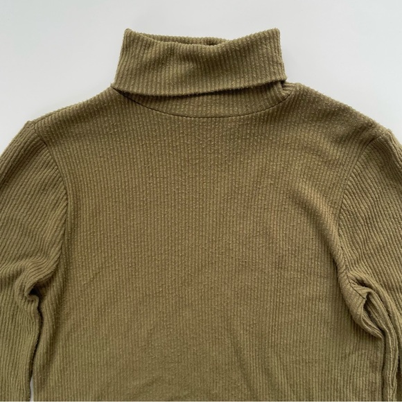 Faherty Women's Legend Ribbed Turtleneck Sweater in Military Olive Green Small - Picture 4 of 8
